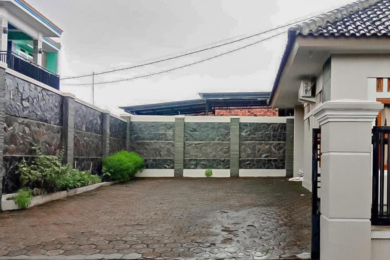 Wisma Andali Syariah Near Rsud Cideres Majalengka Exteriör bild